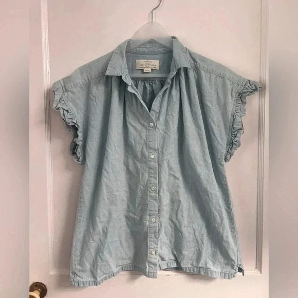 TROVATA BIRDS OF PARADIS
Marianne B Ruffle Sleeve
Shirt In Chambray Size S $208 - Picture 2 of 6
